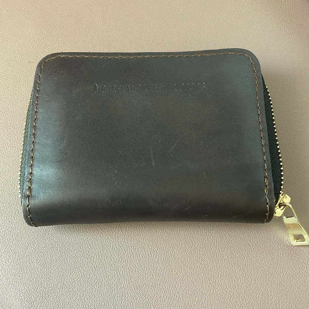 Portland Leather Small Zip Wallet in Grizzly